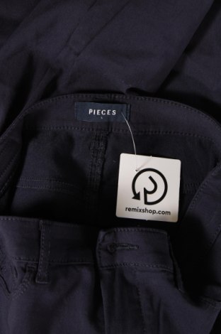 Дамски панталон Pieces, Размер L, Цвят Син, Цена 24,18 лв.