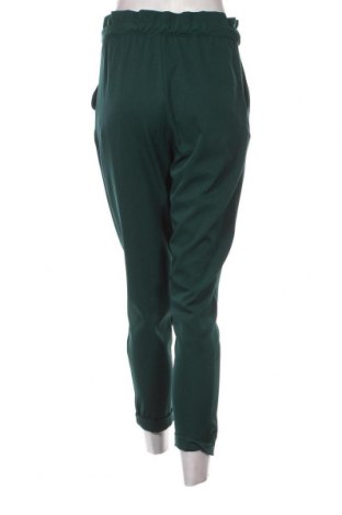 Дамски панталон Pull&Bear, Размер S, Цвят Зелен, Цена 31,75 лв.