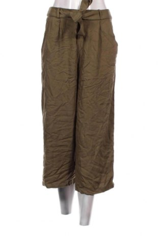 Дамски панталон Pull&Bear, Размер S, Цвят Зелен, Цена 7,83 лв.