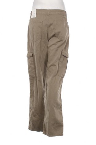 Дамски панталон Pull&Bear, Размер L, Цвят Зелен, Цена 46,00 лв.