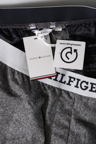 Дамски панталон Tommy Hilfiger, Размер XXL, Цвят Сив, Цена 110,88 лв.