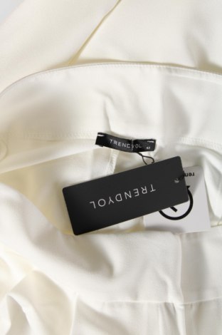 Дамски панталон Trendyol, Размер L, Цвят Бял, Цена 87,00 лв.
