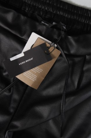 Γυναικείο παντελόνι Vero Moda, Μέγεθος M, Χρώμα Μαύρο, Τιμή 126,80 €