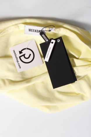 Γυναικείο αμάνικο μπλουζάκι Weekday, Μέγεθος M, Χρώμα Κίτρινο, Τιμή 5,19 €