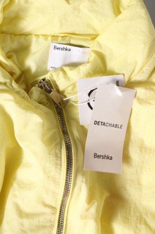 Γυναικείο μπουφάν Bershka, Μέγεθος M, Χρώμα Κίτρινο, Τιμή 39,69 €