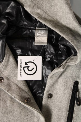 Γυναικείο μπουφάν Nike, Μέγεθος M, Χρώμα Γκρί, Τιμή 92,07 €