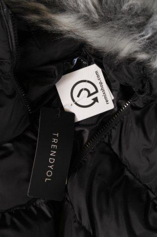 Γυναικείο μπουφάν Trendyol, Μέγεθος S, Χρώμα Μαύρο, Τιμή 24,90 €