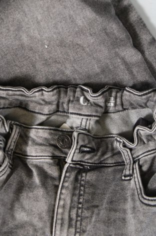 Dziecięce jeansy C&A, Rozmiar 14-15y/ 168-170 cm, Kolor Szary, Cena 30,77 zł