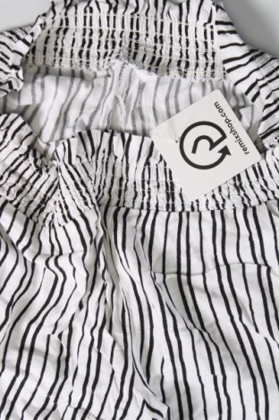 Детски къс панталон C&A, Размер 14-15y/ 168-170 см, Цвят Многоцветен, Цена 21,17 лв.