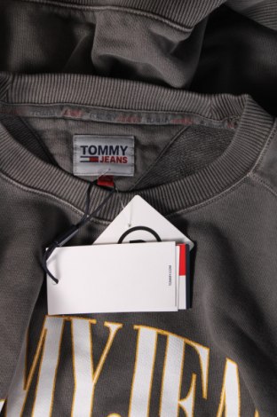 Pánske tričko  Tommy Jeans, Veľkosť XXL, Farba Sivá, Cena  93,56 €
