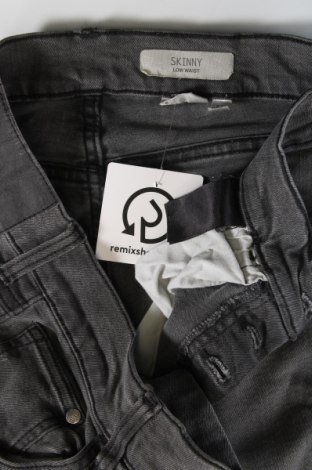 Herren Jeans H&M, Größe S, Farbe Grau, Preis 4,04 €