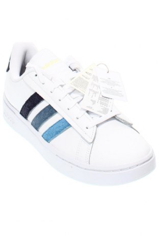 Мъжки обувки Adidas, Размер 46, Цвят Бял, Цена 190,00 лв.