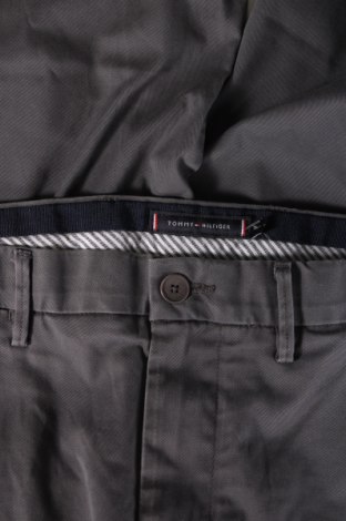 Pantaloni de bărbați Tommy Hilfiger, Mărime M, Culoare Gri, Preț 203,78 Lei