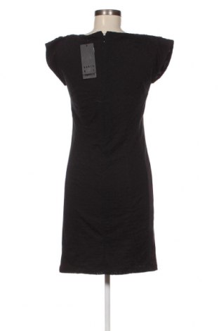Šaty  Karen by Simonsen, Velikost M, Barva Černá, Cena  761,00 Kč