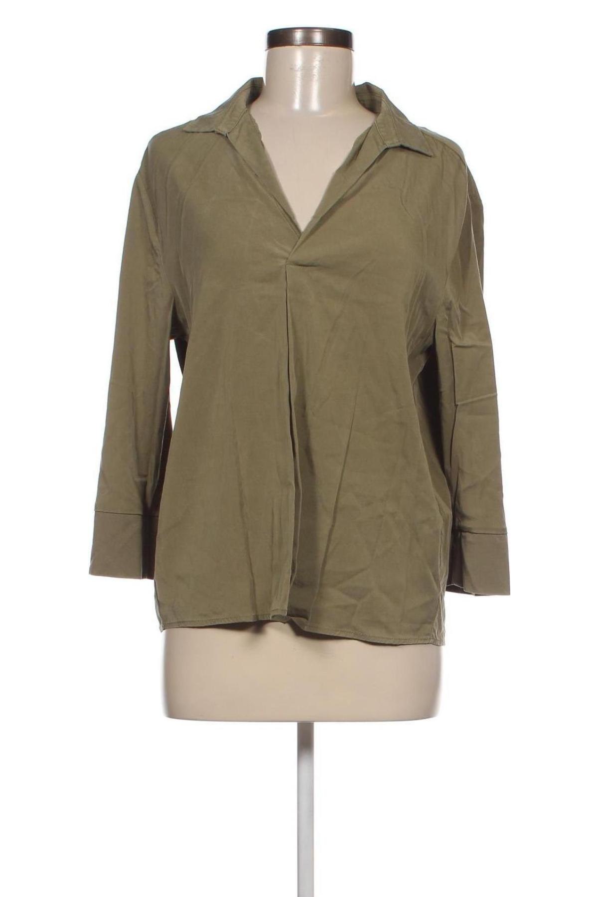 Damen Shirt Bershka, Größe M, Farbe Grün, Preis 9,62 €