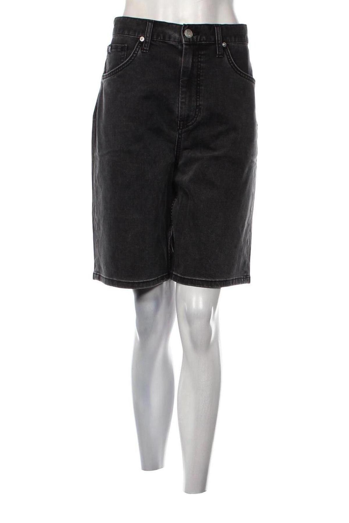 Дамски къс панталон Lee, Размер L, Цвят Сив, Цена 46,92 лв.