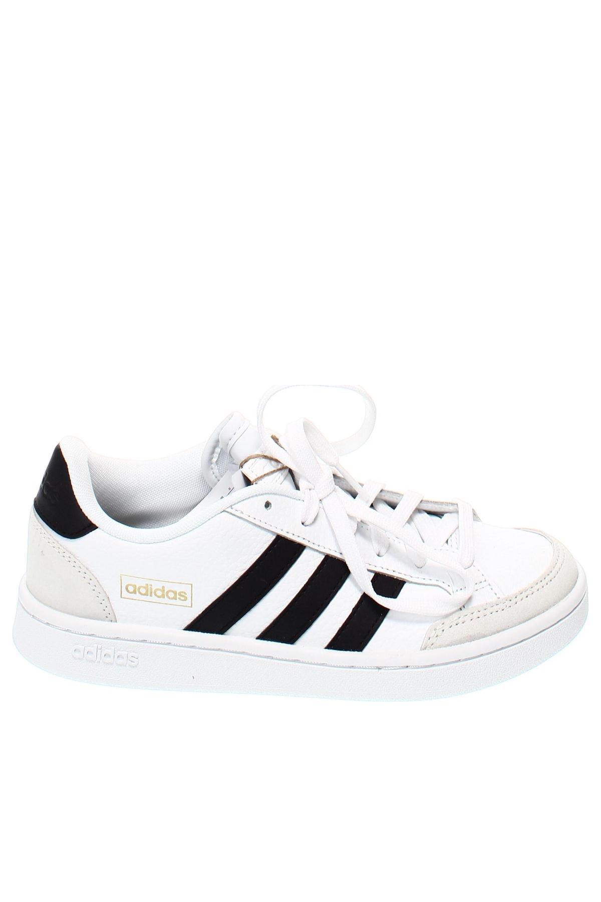 Дамски обувки Adidas, Размер 37, Цвят Бял, Цена 190,00 лв.