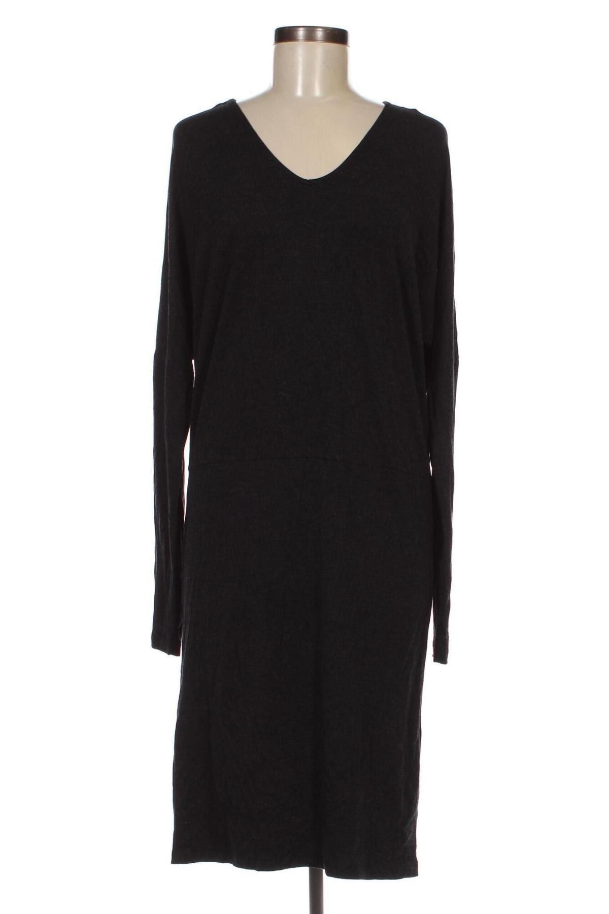 Kleid Just Female, Größe L, Farbe Schwarz, Preis 26,28 €