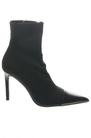 Дамски боти Zara, Размер 37, Цвят Черен, Цена 38,95 лв.