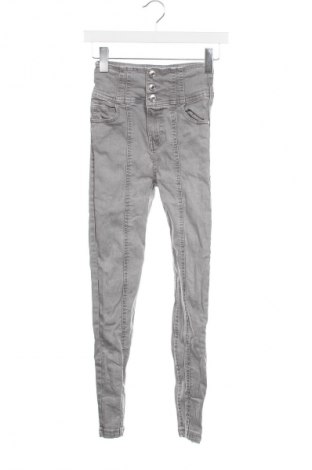 Damen Jeans Bershka, Größe XXS, Farbe Grau, Preis € 3,99