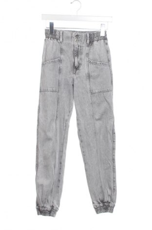 Dámské džíny  Bershka, Velikost XS, Barva Šedá, Cena  177,00 Kč