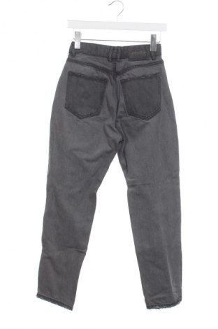 Dámske džínsy  Pull&Bear, Veľkosť XS, Farba Sivá, Cena  9,95 €