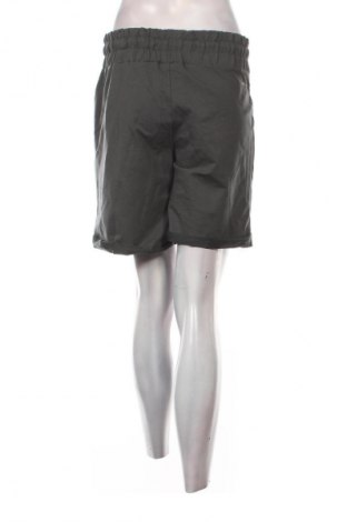 Pantaloni scurți de femei Nike, Mărime XXL, Culoare Verde, Preț 99,99 Lei