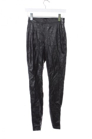Дамски панталон Bershka, Размер XS, Цвят Черен, Цена 7,99 лв.