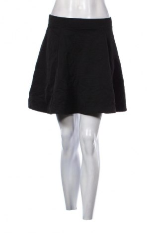 Пола H&M Divided, Размер M, Цвят Черен, Цена 6,99 лв.