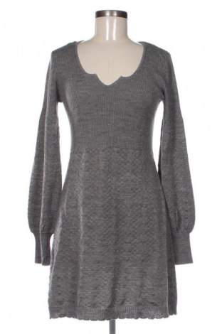 Kleid Bandolera, Größe M, Farbe Grau, Preis 56,99 €