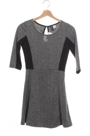 Рокля H&M Divided, Размер XS, Цвят Сив, Цена 4,99 лв.