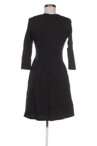 Рокля Vero Moda, Размер M, Цвят Черен, Цена 27,99 лв.