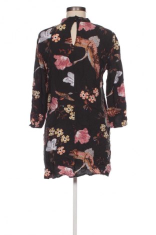 Kleid Zara, Größe M, Farbe Mehrfarbig, Preis 18,99 €
