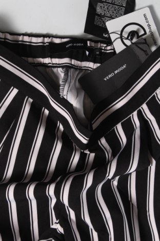 Γυναικείο παντελόνι Vero Moda, Μέγεθος XS, Χρώμα Μαύρο, 96% πολυεστέρας, 4% ελαστάνη, Τιμή 10,67 €