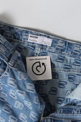 Дамски къс панталон Bershka, Размер XS, Цвят Син, Цена 96,00 лв.