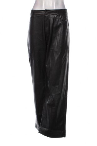 Γυναικείο παντελόνι δερμάτινο NA-KD, Μέγεθος L, Χρώμα Μαύρο, Τιμή 10,39 €