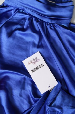Damen Shirt ABOUT YOU x Emili Sindlev, Größe M, Farbe Blau, Preis 37,11 €