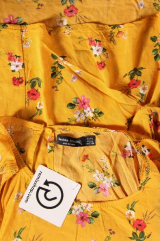 Damen Shirt Bershka, Größe L, Farbe Gelb, Preis 9,62 €
