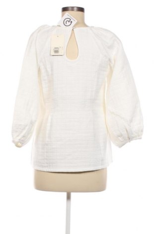 Дамска блуза Levi's, Размер S, Цвят Бял, Цена 23,46 лв.
