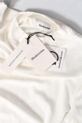 Дамска блуза Modstrom, Размер S, Цвят Бял, Цена 40,80 лв.