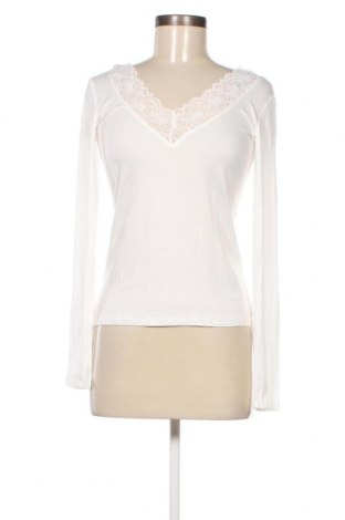 Γυναικεία μπλούζα Vero Moda, Μέγεθος M, Χρώμα Λευκό, Τιμή 5,16 €
