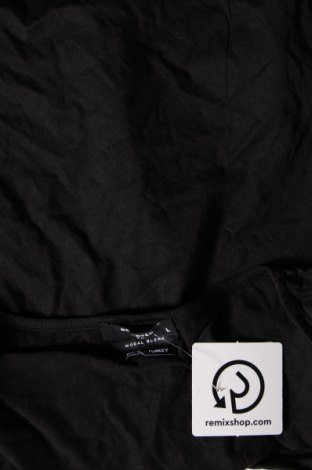 Γυναικεία μπλούζα Yfl Reserved, Μέγεθος L, Χρώμα Μαύρο, Τιμή 4,70 €