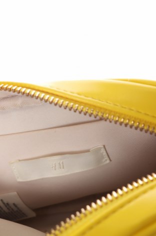 Дамска чанта H&M, Цвят Жълт, Цена 19,00 лв.