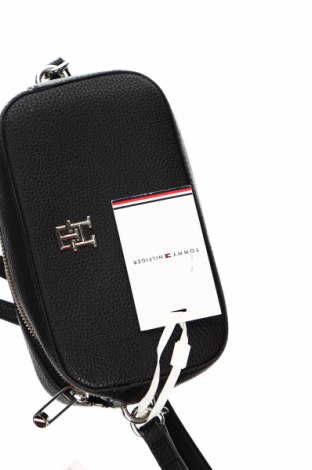 Дамска чанта Tommy Hilfiger, Цвят Черен, Цена 178,00 лв.