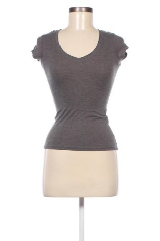 Damen T-Shirt Bershka, Größe XS, Farbe Grau, Preis € 5,48
