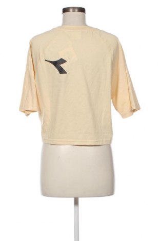 Γυναικείο t-shirt Diadora, Μέγεθος L, Χρώμα Κίτρινο, Τιμή 29,90 €