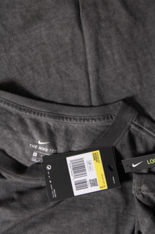 Дамска тениска Nike, Размер S, Цвят Сив, Цена 58,00 лв.