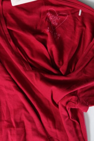Дамска тениска S.Oliver, Размер M, Цвят Червен, Цена 10,00 лв.