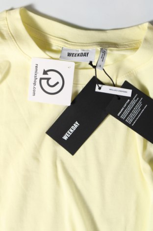 Дамска тениска Weekday, Размер S, Цвят Жълт, Цена 21,00 лв.