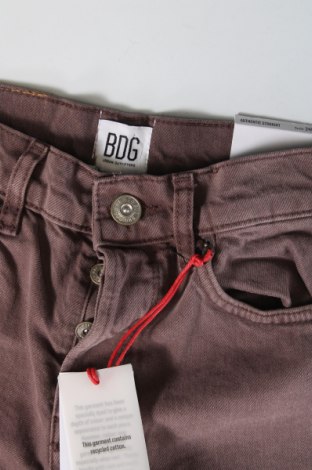 Dámske džínsy  BDG, Veľkosť XS, Farba Popolavo ružová, Cena  10,32 €